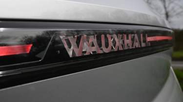 Подсвечиваемый задний логотип Vauxhall Grandland